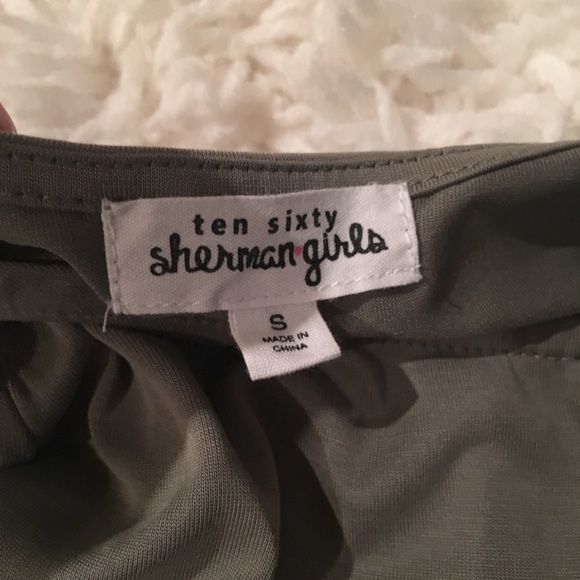 Soft, Flowy, Off the Shoulder Top! - Picture 3 of 3